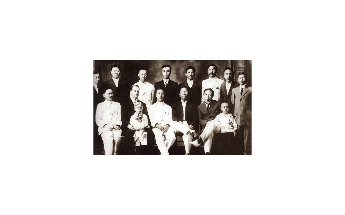 하와이 한인사회 지도지들 (1913년)<br />하와이에서 활동 중 이승만 박사 환영식에 참석한 독립운동가 고석주 선생(뒷줄 우측 세번째)
